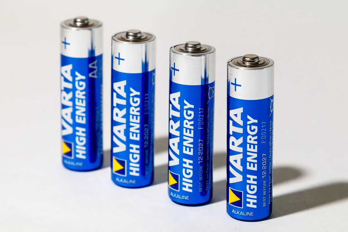 Indicateur de charge de batterie de vélo électrique montrant niveau moyen