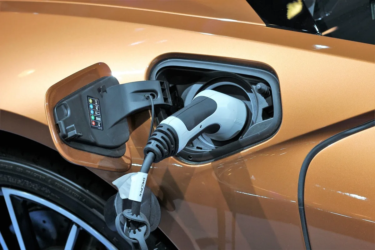 Indicateur de niveau de batterie d'un vélo électrique montrant autour de 20–30 %