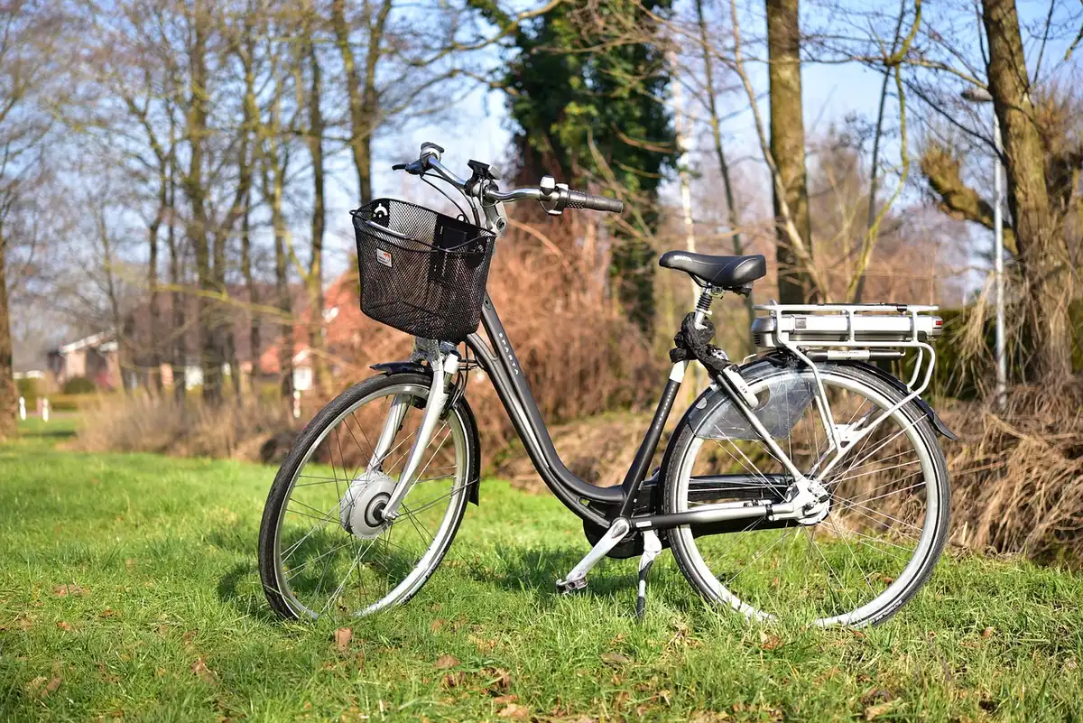 Recharge d'une batterie de vélo électrique avant d'atteindre 20-30%