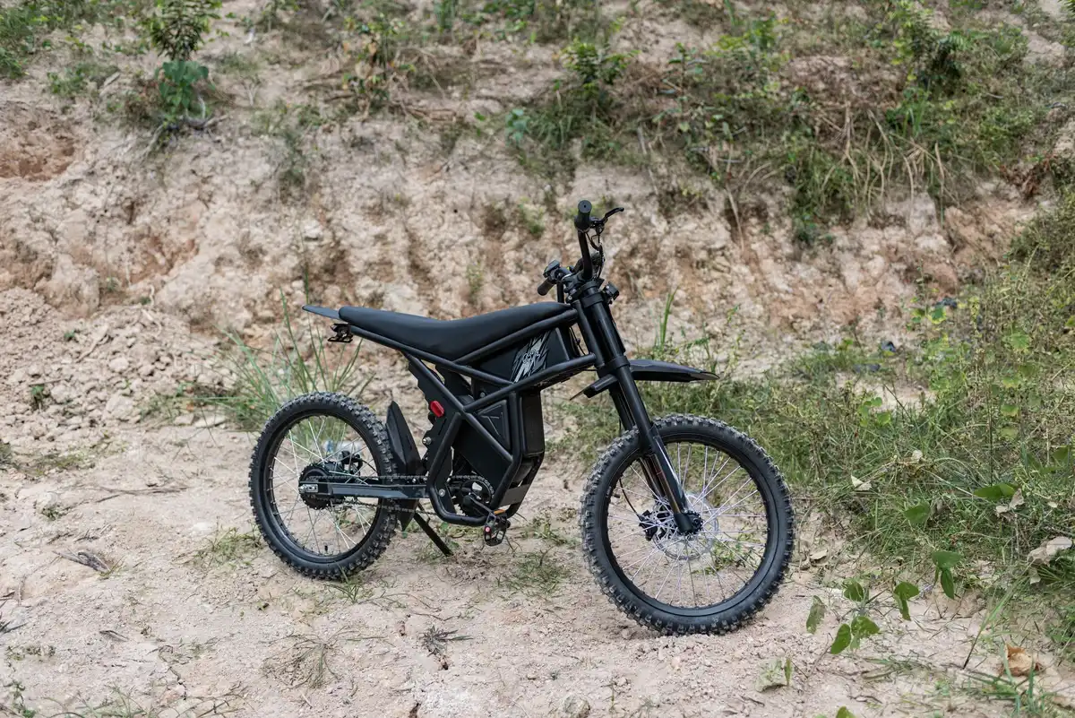 Indicateur de charge d'une batterie de vélo électrique montrant environ 20–30%