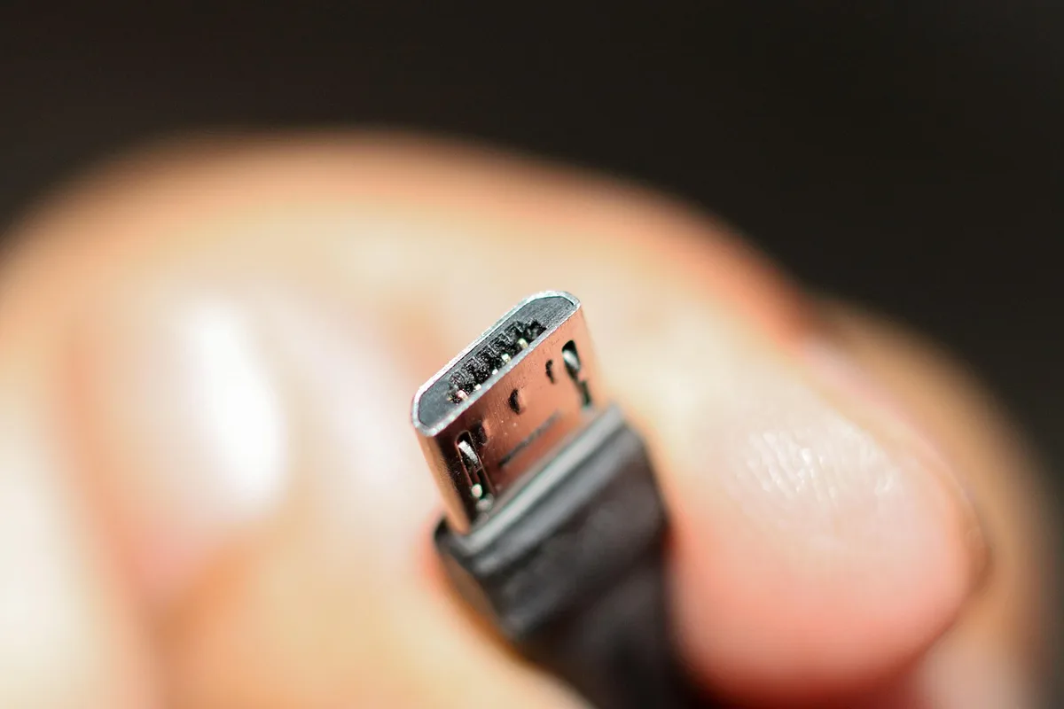 Indicateur de charge de batterie montrant un niveau intermédiaire