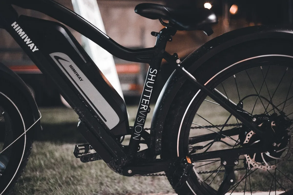 Indicateur de charge montrant 20&nbsp;% sur l'écran d'un vélo électrique