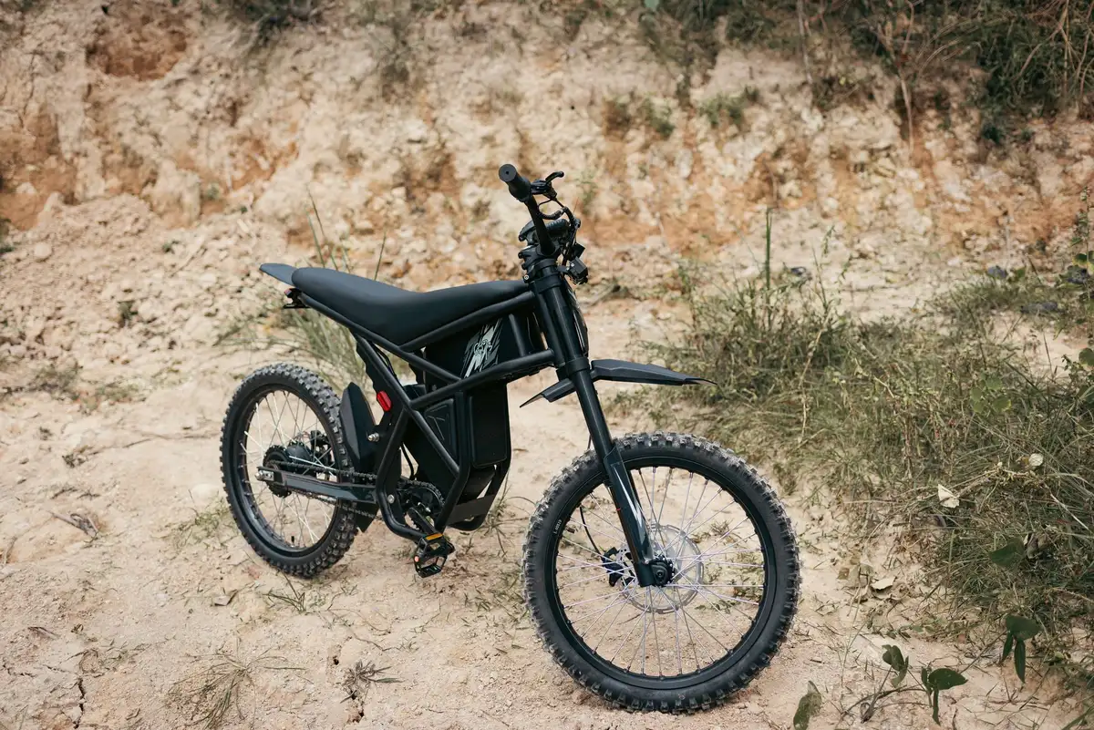 Batterie de vélo électrique stockée dans un endroit sec et frais