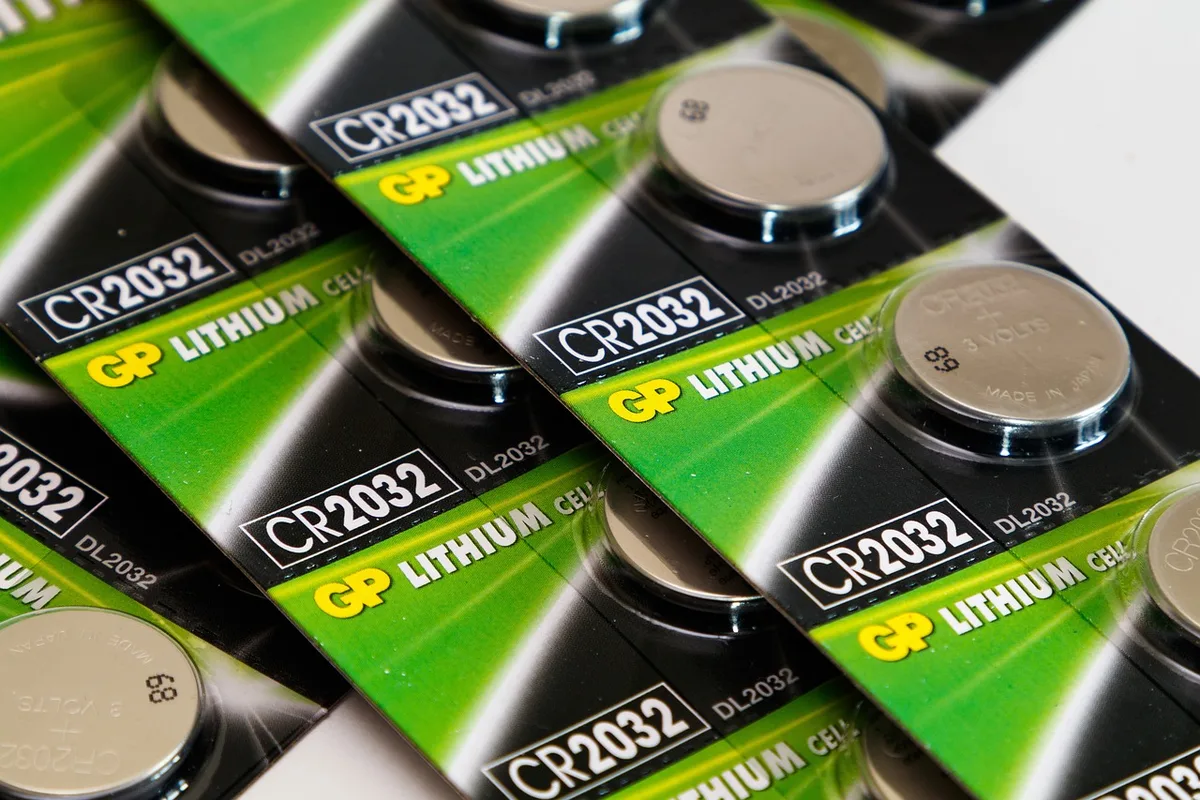 Batterie stockée à environ 40% dans un endroit sec et frais