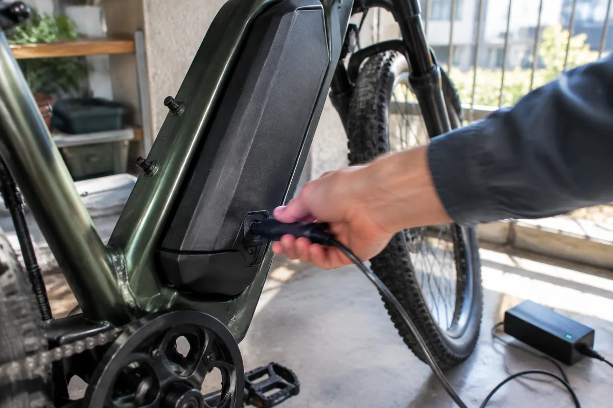 Maximisez l'autonomie de votre vélo électrique : Conseils essentiels pour entretenir la batterie!